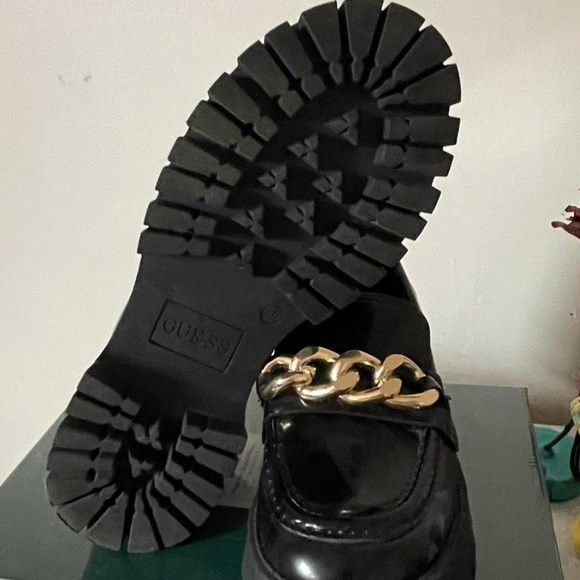 Guess 6.5 Black and Gold Chain loafers - Picture 3 of 6